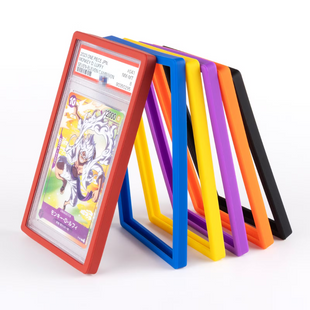 Silicon Slab Protector – Bunter Schutzrahmen für PSA & Graded Cards (z. B. CGC, BGS, AGS)